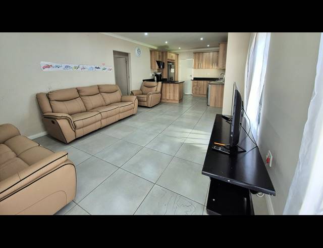 3 BEDROOM HOUSE FOR SALE IN FAIRVIEW